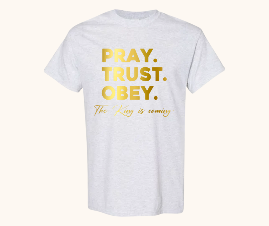 The King Is Coming Tee – Pray. Trust. Obey.