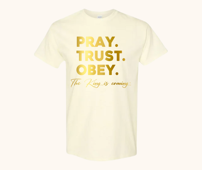 The King Is Coming Tee – Pray. Trust. Obey.