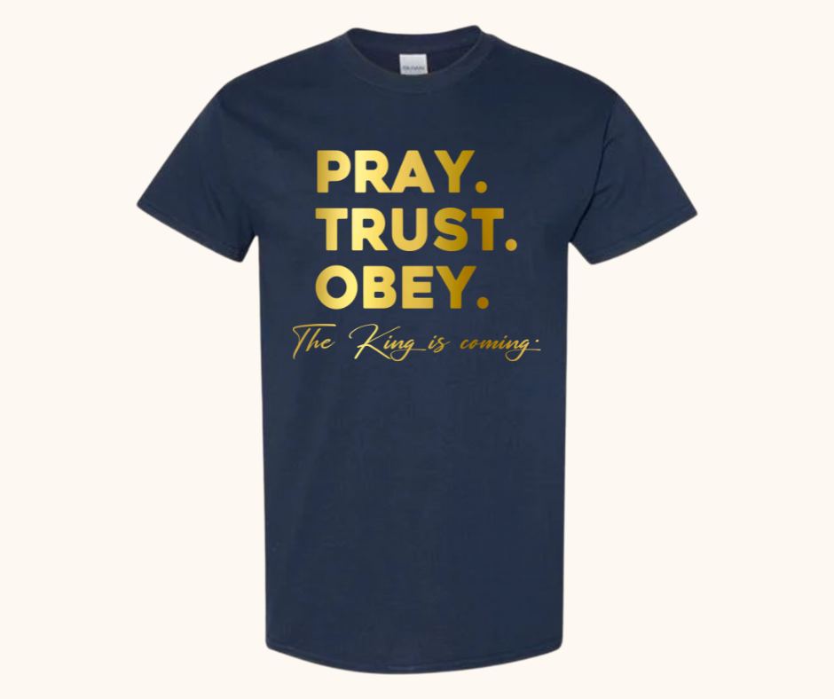 The King Is Coming Tee – Pray. Trust. Obey.