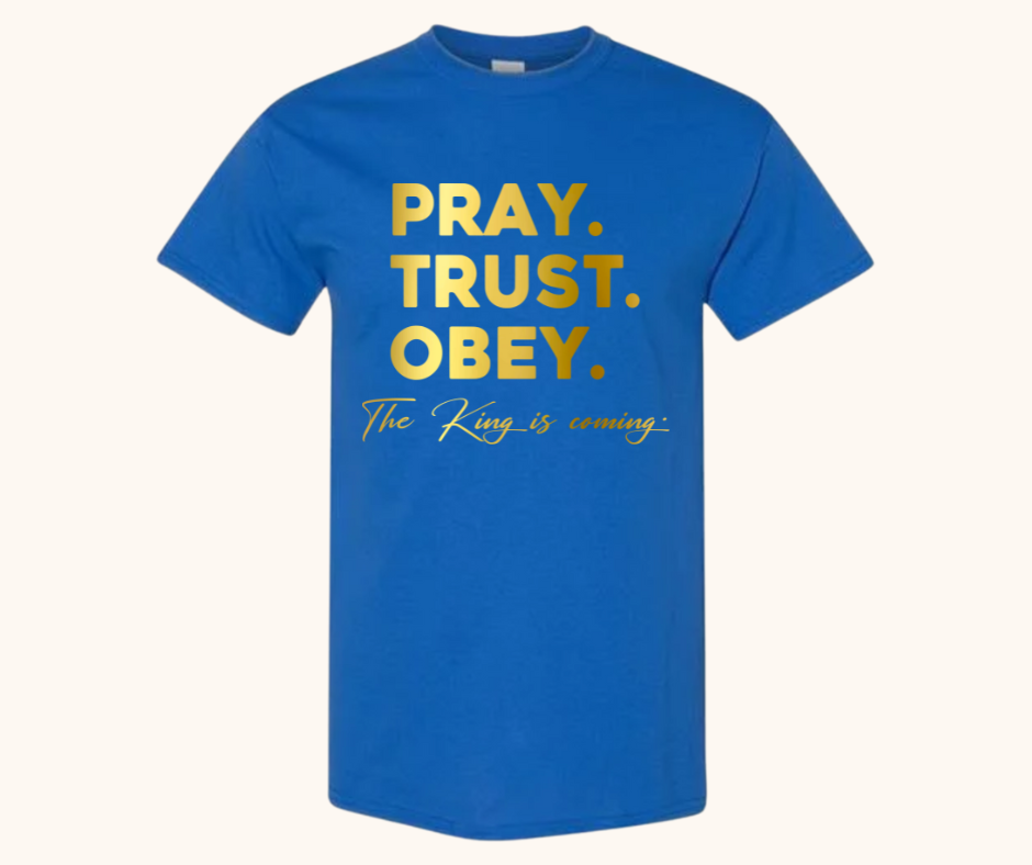 The King Is Coming Tee – Pray. Trust. Obey.